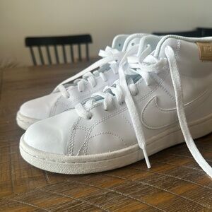 Nike Court Royale 2 Mid in White